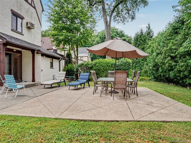 7 Huntwood Place, Mount Vernon, NY 10552