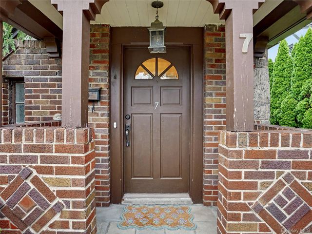 7 Huntwood Place, Mount Vernon, NY 10552