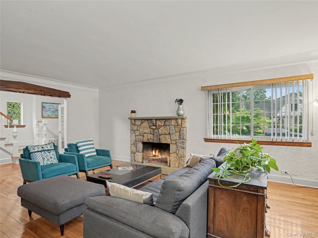 7 Huntwood Place, Mount Vernon, NY 10552