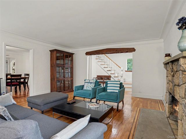 7 Huntwood Place, Mount Vernon, NY 10552