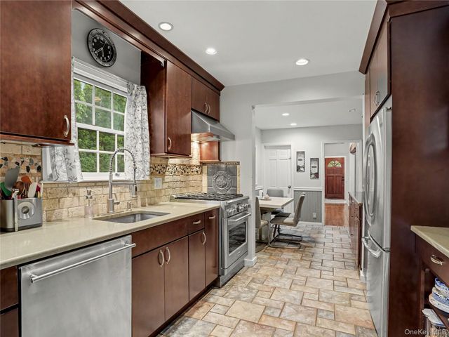 7 Huntwood Place, Mount Vernon, NY 10552
