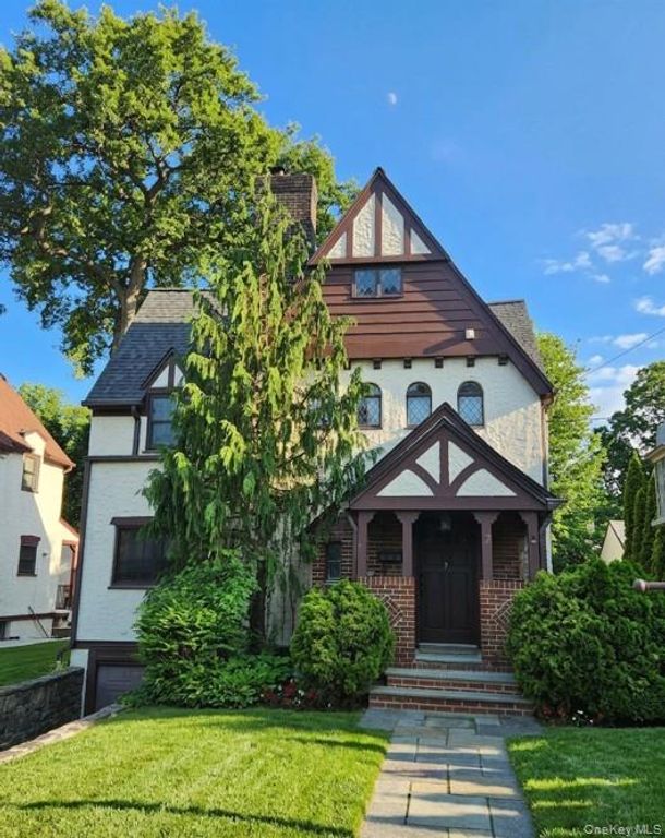 7 Huntwood Place, Mount Vernon, NY 10552