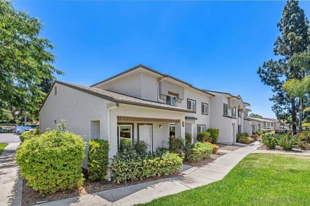 10628 Queen Jessica Ln, Santee, CA 92071