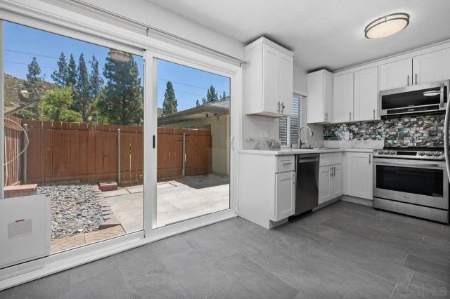 10628 Queen Jessica Ln, Santee, CA 92071