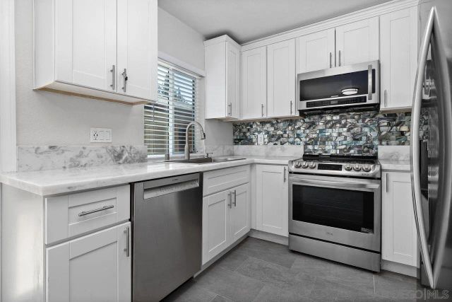 10628 Queen Jessica Ln, Santee, CA 92071