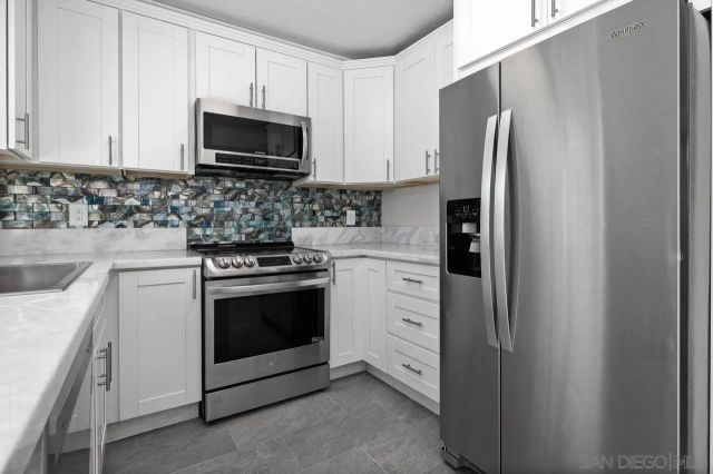 10628 Queen Jessica Ln, Santee, CA 92071