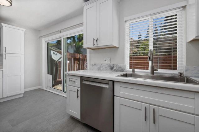 10628 Queen Jessica Ln, Santee, CA 92071