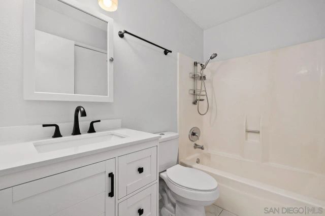 10628 Queen Jessica Ln, Santee, CA 92071
