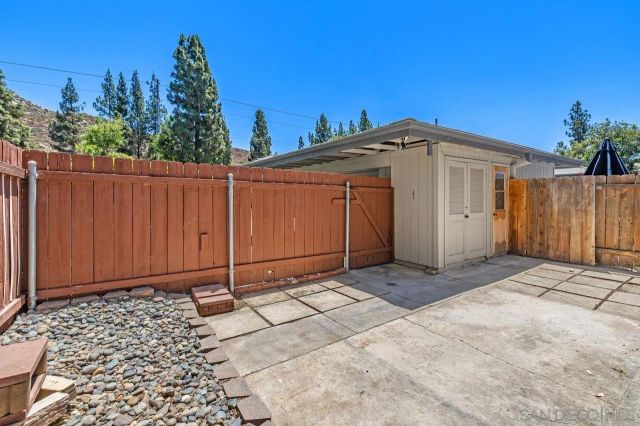 10628 Queen Jessica Ln, Santee, CA 92071