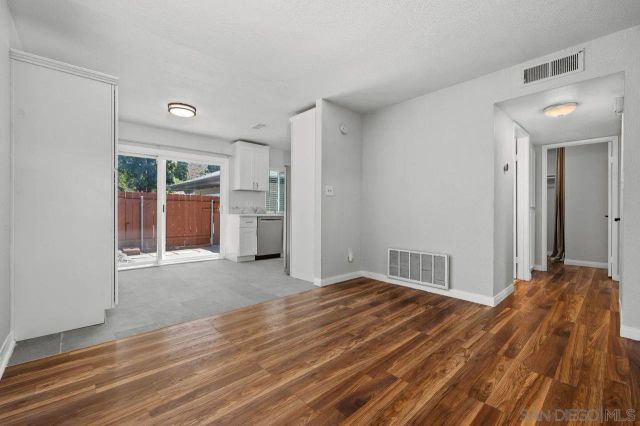 10628 Queen Jessica Ln, Santee, CA 92071