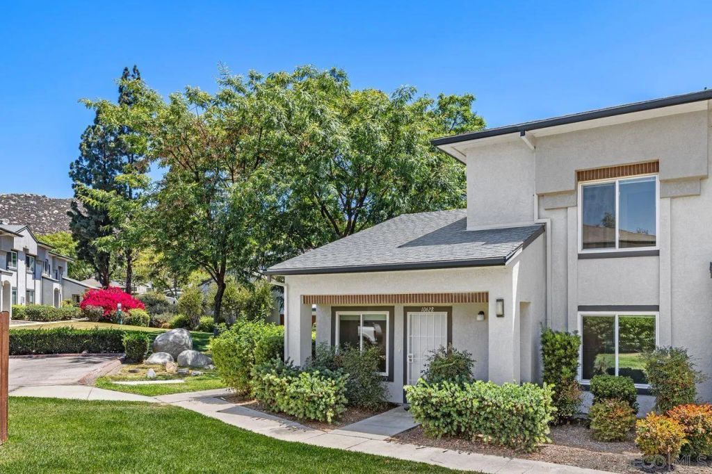 10628 Queen Jessica Ln, Santee, CA 92071