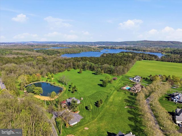 128 KINDT CORNER RD, Shoemakersville, PA 19555