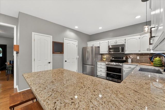 15173 W 154th Terrace, Olathe, KS 66062