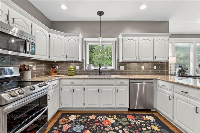 15173 W 154th Terrace, Olathe, KS 66062