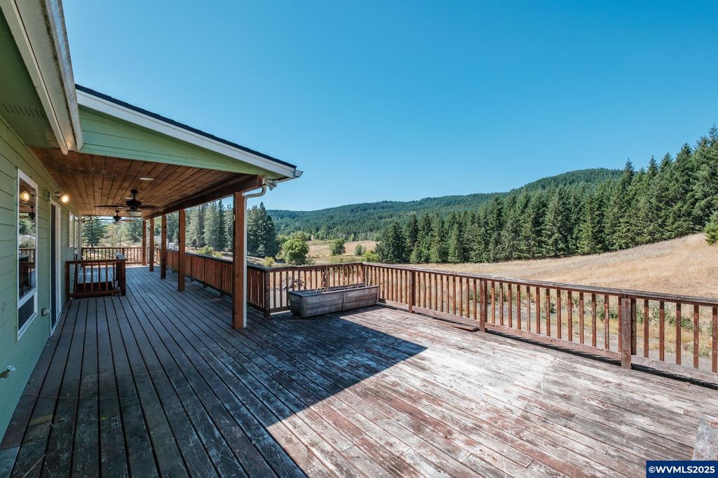 Image 10 of property listing at 21000 SW Canyon Rd, Sheridan, OR 97378