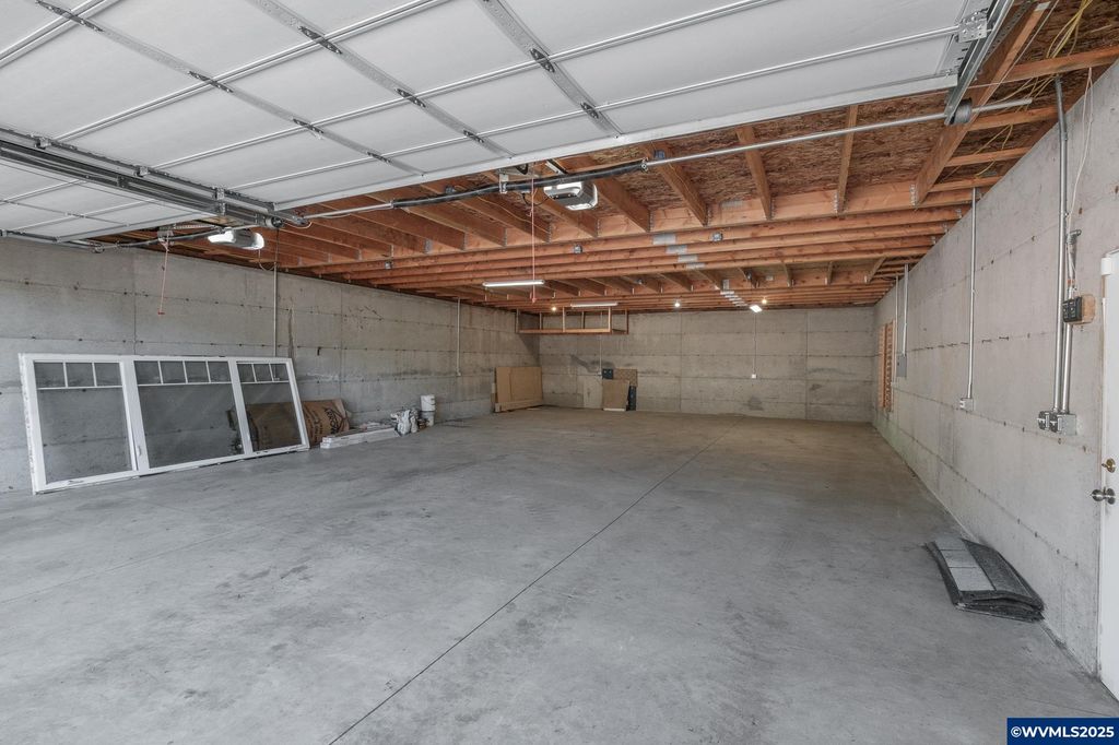 Image 14 of property listing at 21000 SW Canyon Rd, Sheridan, OR 97378