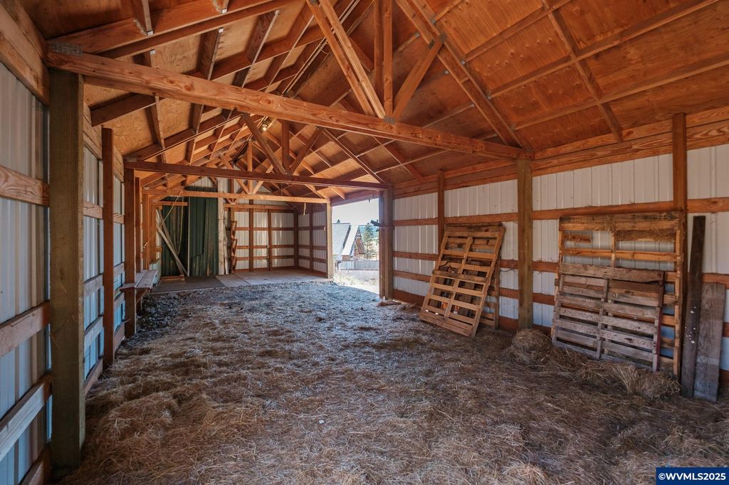 Image 16 of property listing at 21000 SW Canyon Rd, Sheridan, OR 97378