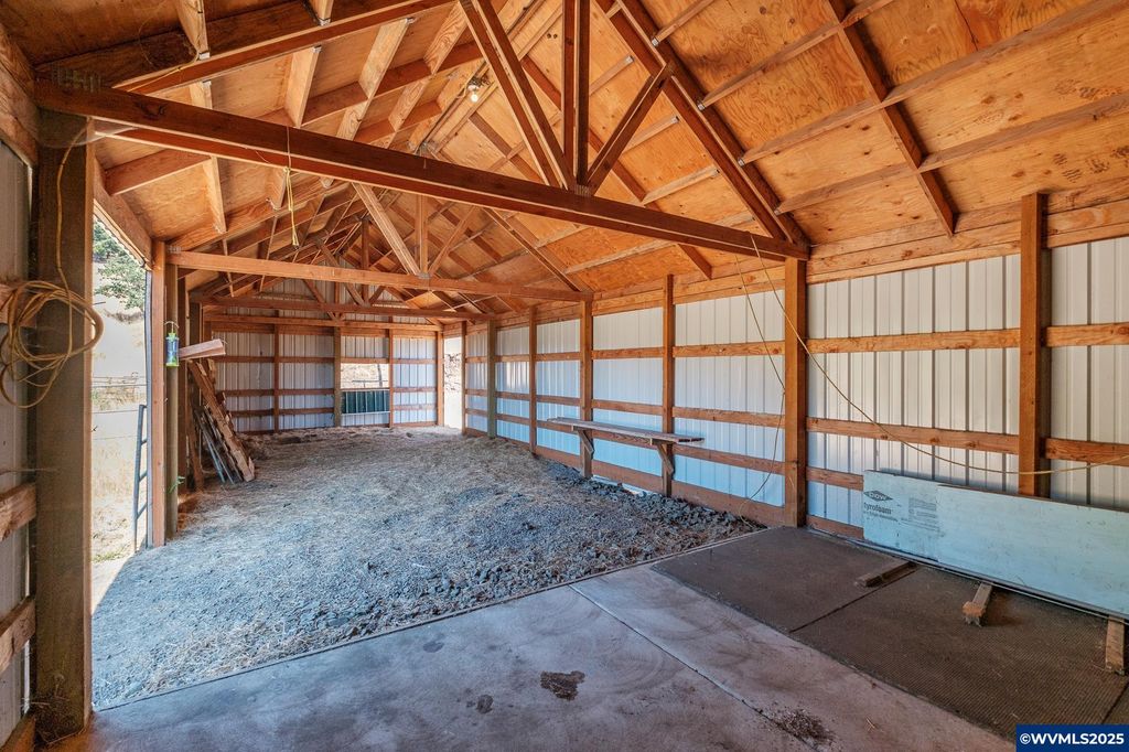 Image 17 of property listing at 21000 SW Canyon Rd, Sheridan, OR 97378