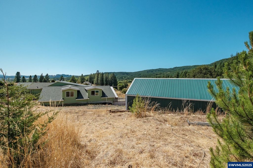 Image 19 of property listing at 21000 SW Canyon Rd, Sheridan, OR 97378