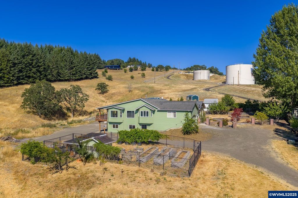 Image 2 of property listing at 21000 SW Canyon Rd, Sheridan, OR 97378