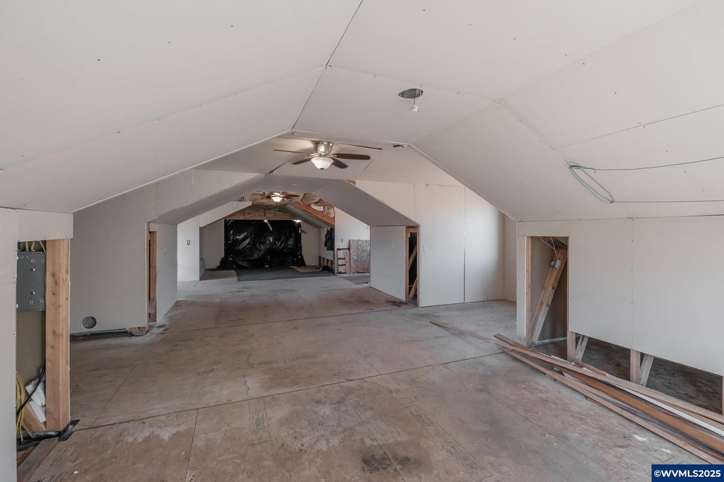 Image 21 of property listing at 21000 SW Canyon Rd, Sheridan, OR 97378