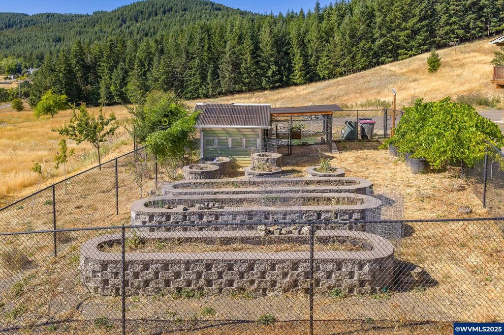 Image 24 of property listing at 21000 SW Canyon Rd, Sheridan, OR 97378