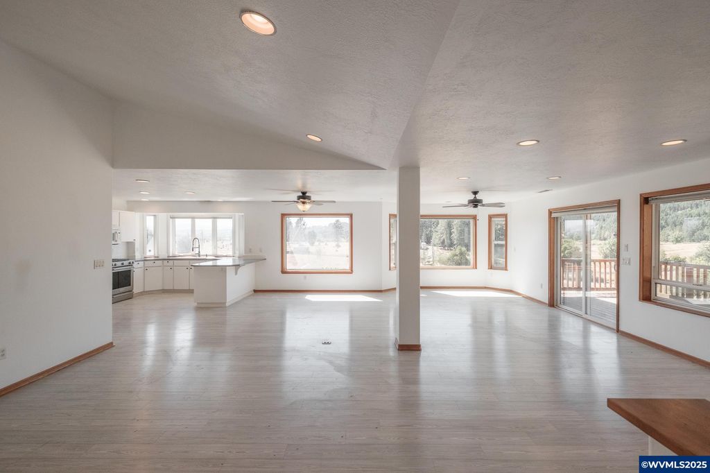 Image 26 of property listing at 21000 SW Canyon Rd, Sheridan, OR 97378