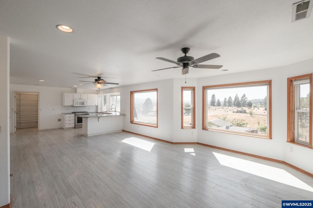 Image 27 of property listing at 21000 SW Canyon Rd, Sheridan, OR 97378