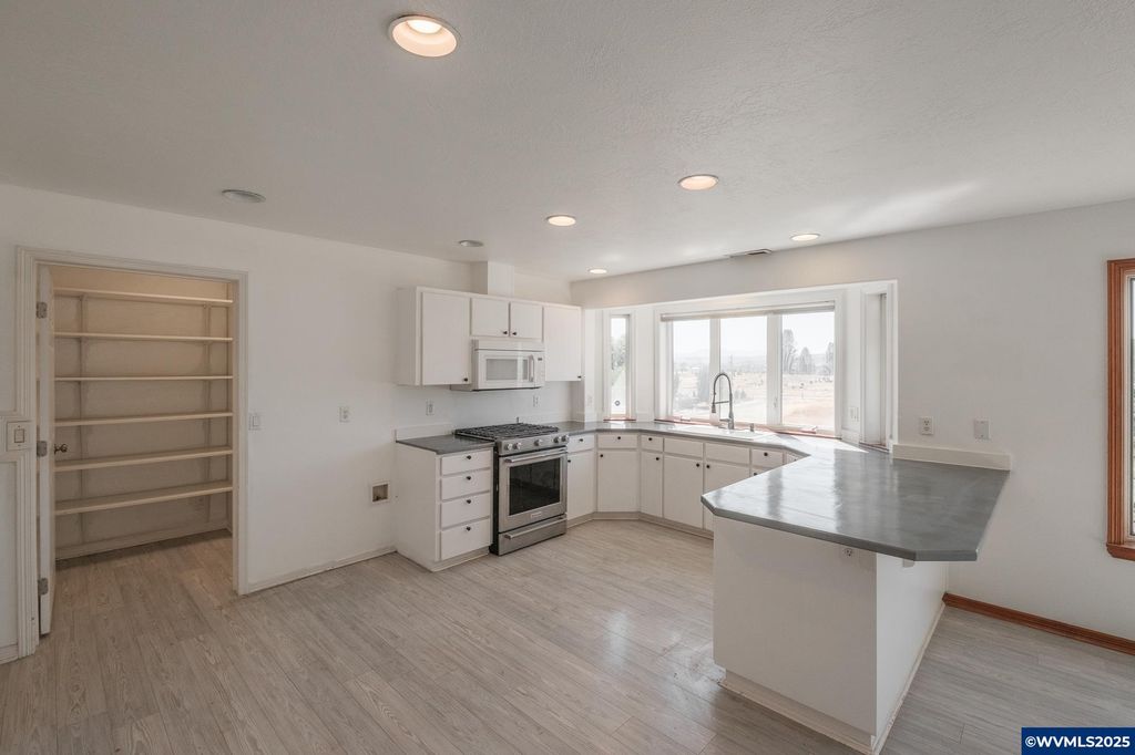 Image 28 of property listing at 21000 SW Canyon Rd, Sheridan, OR 97378