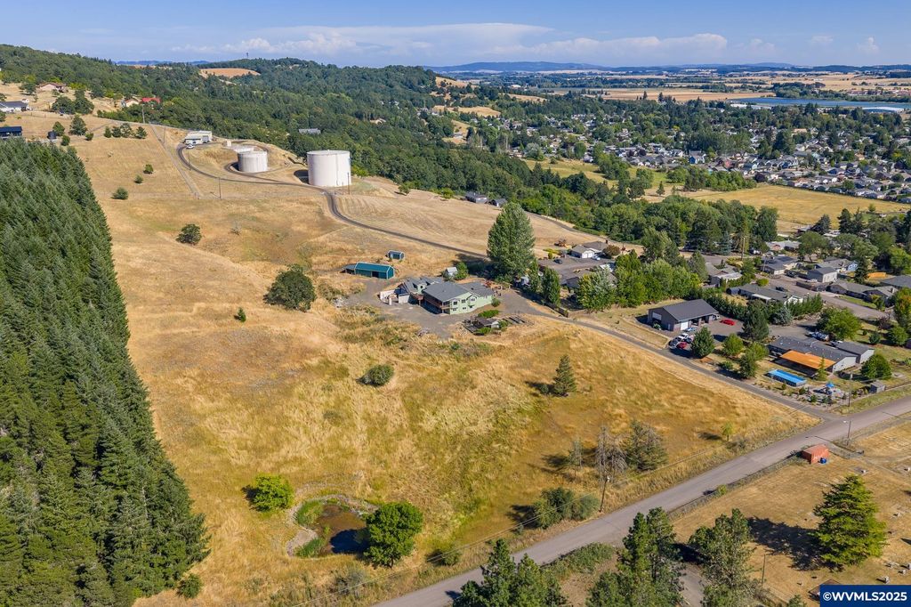 Image 3 of property listing at 21000 SW Canyon Rd, Sheridan, OR 97378