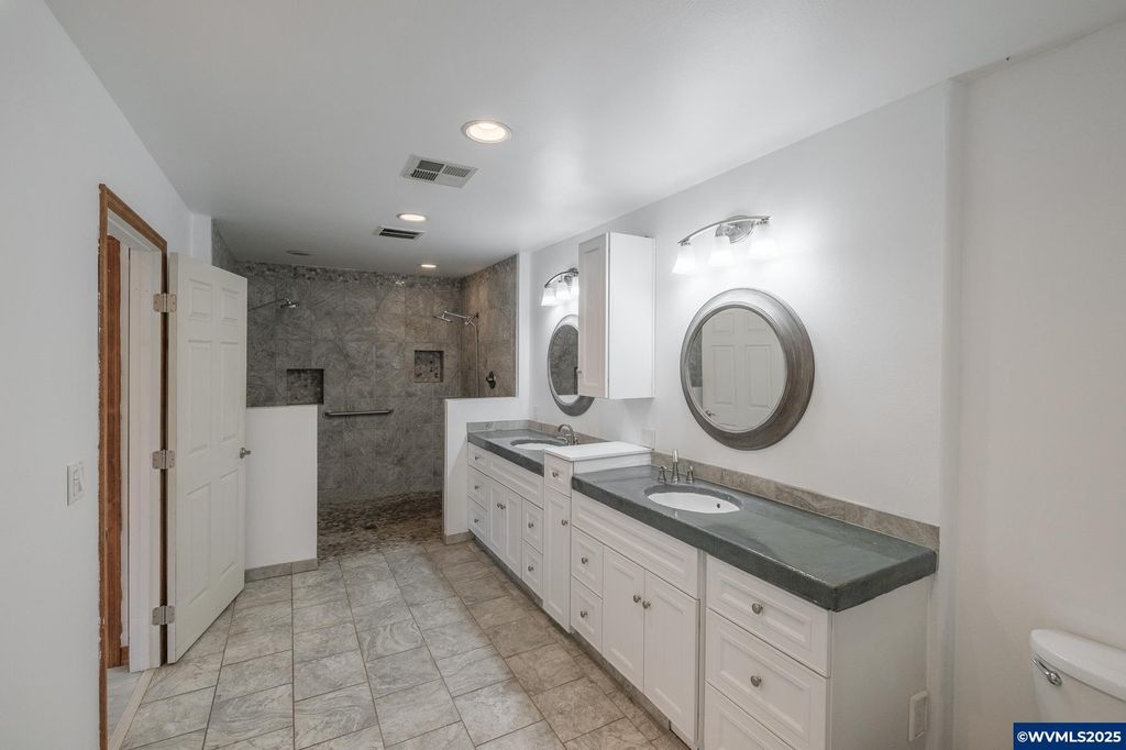 Image 36 of property listing at 21000 SW Canyon Rd, Sheridan, OR 97378