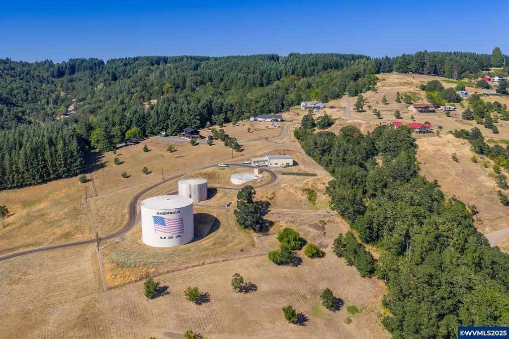 Image 4 of property listing at 21000 SW Canyon Rd, Sheridan, OR 97378