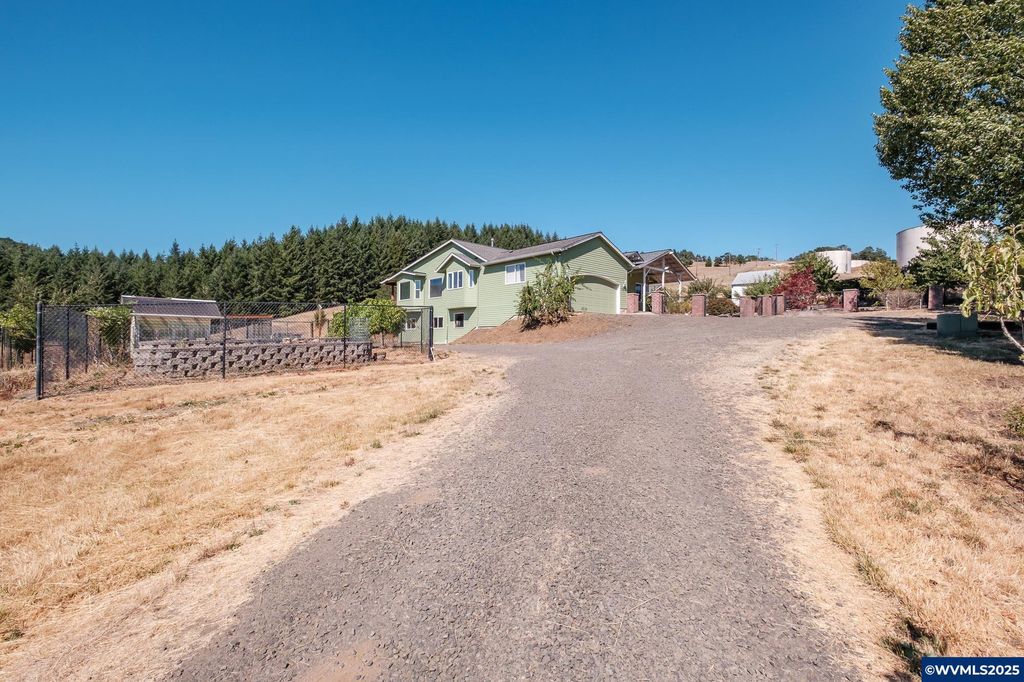 Image 5 of property listing at 21000 SW Canyon Rd, Sheridan, OR 97378