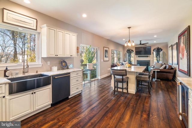 98 ALEXANDER DR, Barnegat, NJ 08005