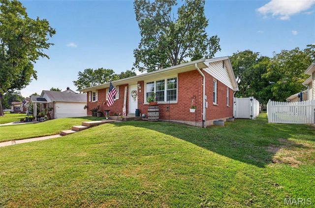 633 N Briegel Street, Columbia, IL 62236