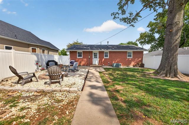633 N Briegel Street, Columbia, IL 62236
