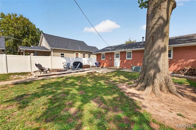 633 N Briegel Street, Columbia, IL 62236