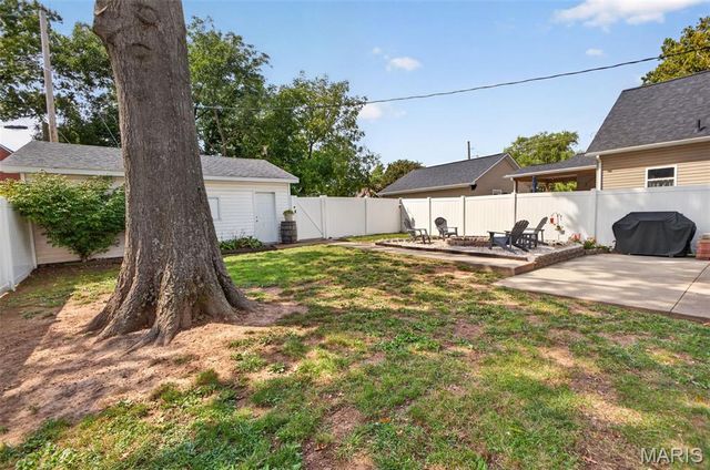 633 N Briegel Street, Columbia, IL 62236