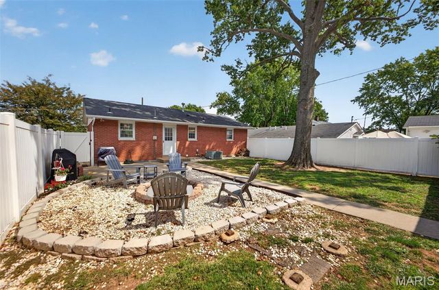 633 N Briegel Street, Columbia, IL 62236