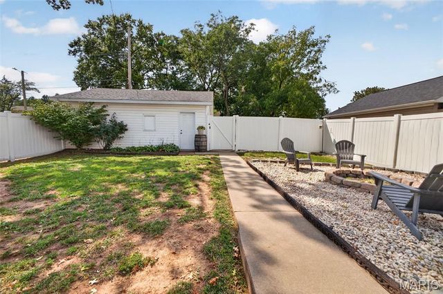 633 N Briegel Street, Columbia, IL 62236