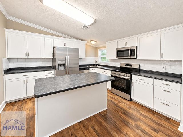 2879 West 15th Street, Hinesville, GA 31313