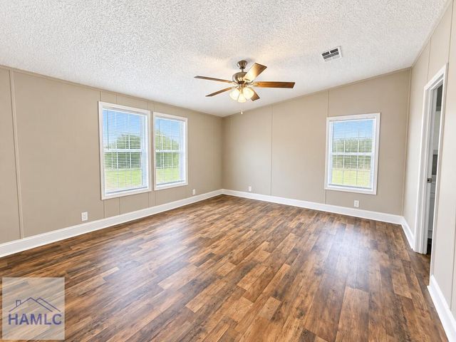 2879 West 15th Street, Hinesville, GA 31313