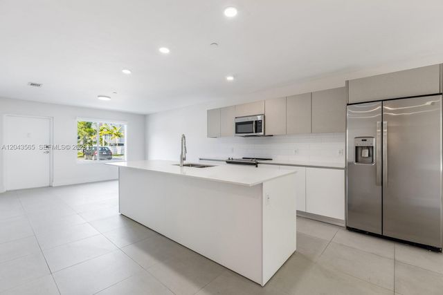 2505 NE 193rd St 4108, Miami, FL 33180