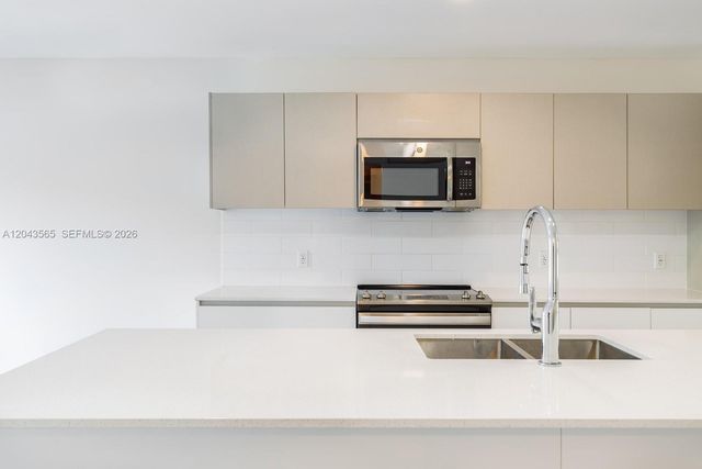 2505 NE 193rd St 4108, Miami, FL 33180