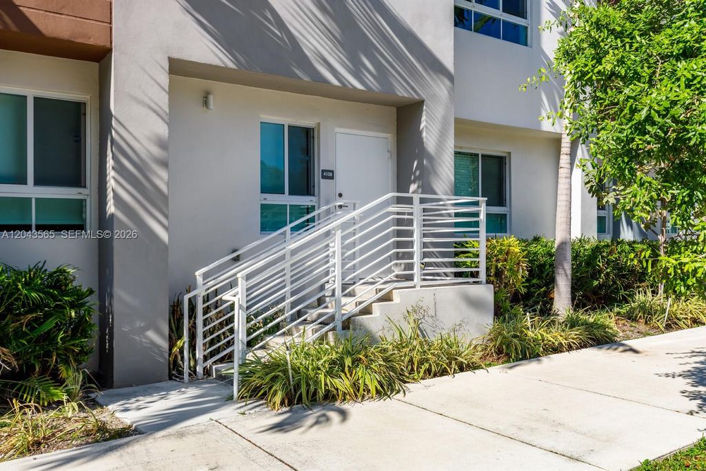 2505 NE 193rd St 4108, Miami, FL 33180
