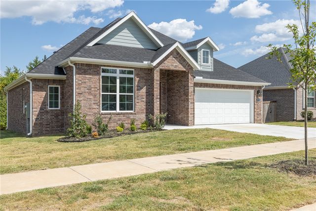 1618 N Pershing Street, Fayetteville, AR 72704