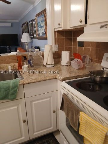 17001 NE 13th Ave 203, Miami, FL 33162