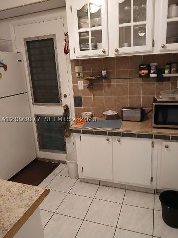 17001 NE 13th Ave 203, Miami, FL 33162