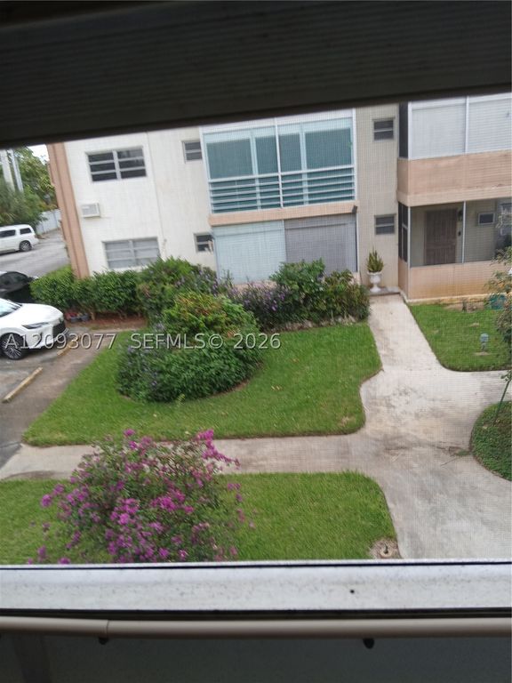 17001 NE 13th Ave 203, Miami, FL 33162