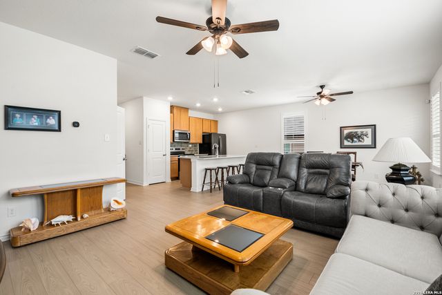 110 MISSION LAKE RD, Boerne, TX 78006